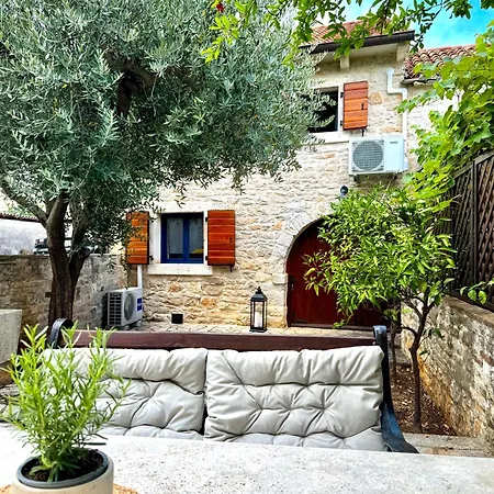 Сasa de vacaciones Stone House Oliva Krnica